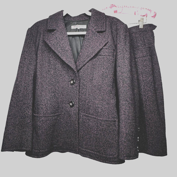 Yves Saint Laurent Vintage Herringbone Bouclé Wool Blazer 40 and Skirt 42 Set - Picture 1 of 12
